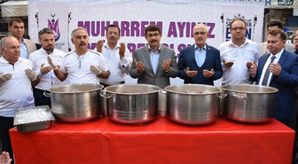 Ak Partili Bilen ve Başkan Çelik'ten Aşure İkramı