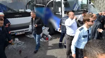 Aniden Hızlanan Otobüs, 3 Servis Aracına Çarptı: 1 Ölü, 2 Yaralı