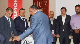 Düzeltme) Başarılı Gazeteciler Ödüllendirildi