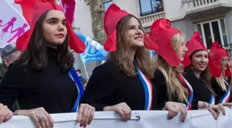 Paris'te Eşcinsellere Evlilik Hakkı Tanıyan Yasa Protesto Edildi