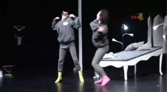 Shakespeare'in Oyunları Almanya'da Türkçe Sahnelendi