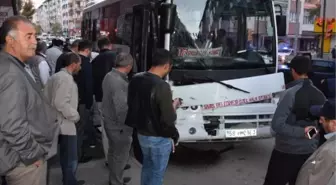 Sivas'ta Minibüs ile Halk Otobüsü Çarpıştı: 9 Yaralı