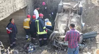 Otomobil Sulama Kanalına Devrildi: 1 Ölü, 1 Yaralı