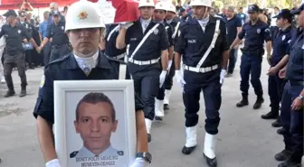 Şehit Polis Hüseyin Cengiz'i Osmaniye'de 5 Bin Kişi Son Yolculuğuna Uğurladı