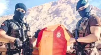 Şehit Polisin Kardeşi, İmzalı Formayı Ağabeyinin Bağlı Olduğu Karakola Yolladı