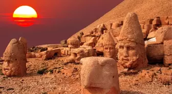 Nemrut, Eşsiz Gündoğumu ile Ziyaretçilerini Ağırlıyor