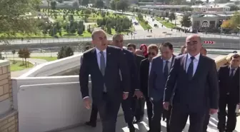 Çavuşoğlu, Semerkant'ta Eski Özbekistan Cumhurbaşkanı Kerimov'un Kabrini Ziyaret Etti