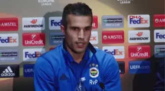 Fenerbahçe'de Teknik Direktör Dirk Advocaat ve Robin Van Persie Basın Toplantısı Düzenlediler