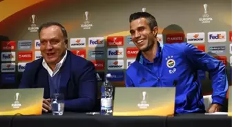 Fenerbahçe'de Teknik Direktör Dirk Advocaat ve Robin Van Persie Basın Toplantısı Düzenlediler