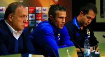 Fenerbahçe'de Teknik Direktör Dirk Advocaat ve Robin Van Persie Basın Toplantısı Düzenlediler