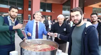 Turgutlu Belediyesi'nden Üniversite Öğrencilerine Aşure İkramı