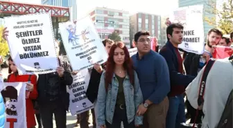 ABD Savunma Bakanı Carter, Meclis Önünde Protesto Edildi