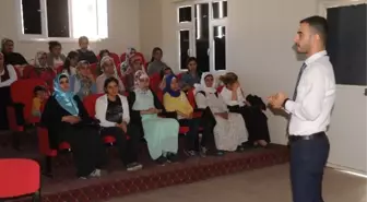 Cizre'de Kadın Kursiyerlere Yaşlıların Bakımı Semineri Verildi