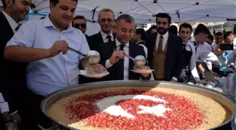 Diyarbakır'da 5 Bin Kişiye Aşure Dağıtıldı