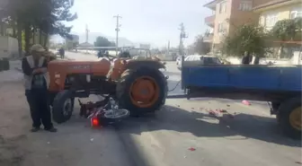 Isparta'da Traktörle Motosiklet Çarpıştı: 1 Yaralı