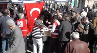 Kızılay Kulu Şubesi'nden Aşure Dağıtımı