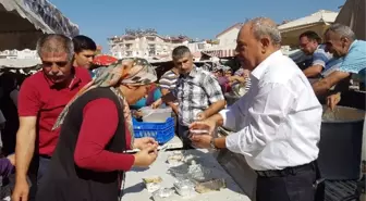 Pazarcılar Odası Cuma Pazarı'nda Aşure Dağıttı