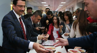 Başkan Ak'tan Keçiörenlilere Aşure İkramı