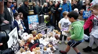 Halep'e Saldırılar Londra ve Paris'te Protesto Edildi