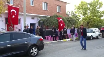 Malatya'da Yol Kontrolü Yapan Askerlere Tırın Çarpması - Şehit Jandarma Er Ipek'In Babaevinde Yas