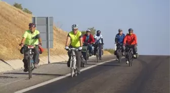 Bisikletin Ulaşım Aracı Olduğunu Gösterebilmek İçin 165 Kilometre Pedal Çevirdiler