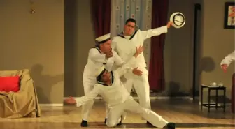 Akşehir'de 'Alo Orası Tımarhane Mi?' İsimli Tiyatro Oyunu Sergilendi