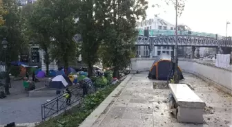 Paris'in Merkezinde Göçmen Kampı...