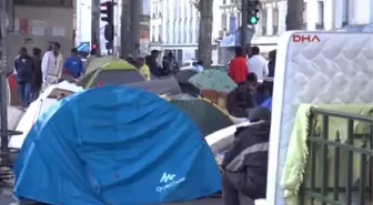 Paris'in Merkezinde Göçmen Kampı...