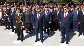 Burdur'da Çelenk Sunma Töreni