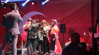 90'ların Unutulmaz İsimleri Binlerce Vatandaşla Cumhuriyet Selfiesi Çekti