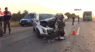 Adana Güneş Işığı Gözüne Gelen Sürücü Kaza Yaptı, 2 Kişi Öldü