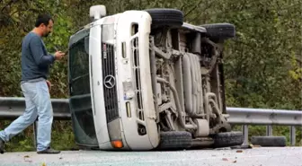 Bolu'da Minibüs Devrildi: 3 Yaralı