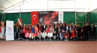 Cumhuriyet Tenis Turnuvası' Şampiyonlarına Kupa