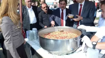 Darende Belediyesi Tarafından Aşure Dağıtıldı