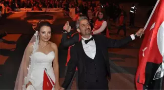 Nikah Masasından Kalkıp, Cumhuriyet İçin Yürüdüler