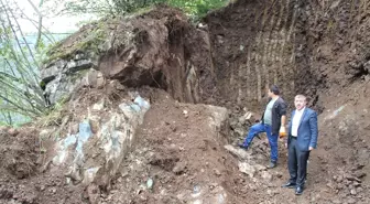 Yağlıdere'de Evleri Tehdit Eden Kayaların Kırım İşlemi Başladı