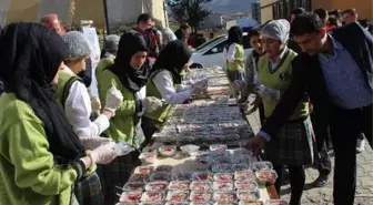 Öğrenciler '15 Temmuz Şehitleri' İçin Aşure Dağıttı