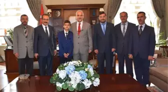 Vali Güvençer, Türkiye Hafızlık Yarışması İkincisi Ahmet Said İpek'i Ağırladı