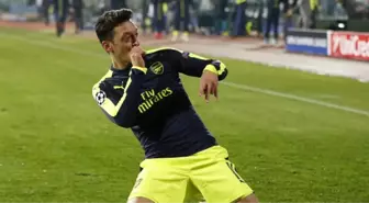 2-0'dan Geri Gelen Arsenal, Mesut'un Son Dakika Golüyle Ludogorets'i 3-2 Yendi