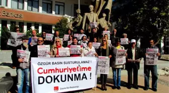 Çeşme'de Cumhuriyet Gazetesi'ne Destek Eylemi