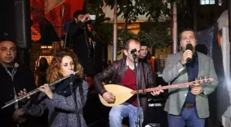 Cumhuriyet Gazetesi Önünde Mini Konser