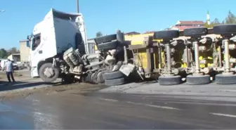 Gebze'de Kum Yüklü Tır Devrildi