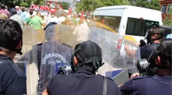 Dha Ankara- Hdp'lilerin Gözaltına Alınmasını Protesto Eden Gruba Polis Müdahale Etti