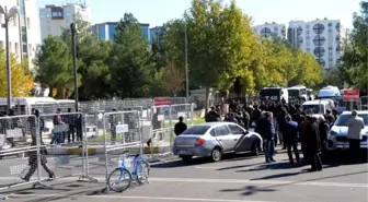 Diyarbakır'da Adliye Önünde Tuncel'in de Bulunduğu 10 Kişi Gözaltında