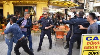 Hdp Gözaltılarını Protesto Eden Gruba Polis Müdahalesi