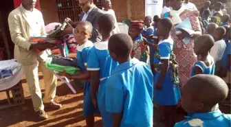 Tika Kamerun'da Hıv Virüsü Taşıyan Çocukların Yüzünü Güldürdü