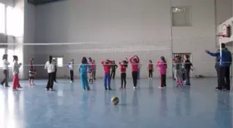 Ulaş'ta Voleybol Kursu Açıldı