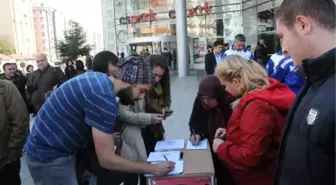 Hayvanat Bahçesini Protesto Ettiler