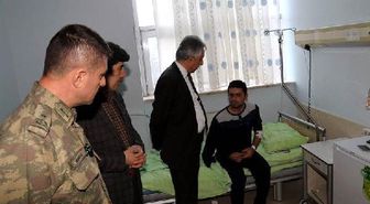 Hakkari Valisi Toprak, Yaralı Askerleri Ziyaret Etti