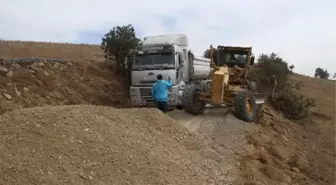 Mahallelerin Yol Sorunları Ortadan Kalkıyor